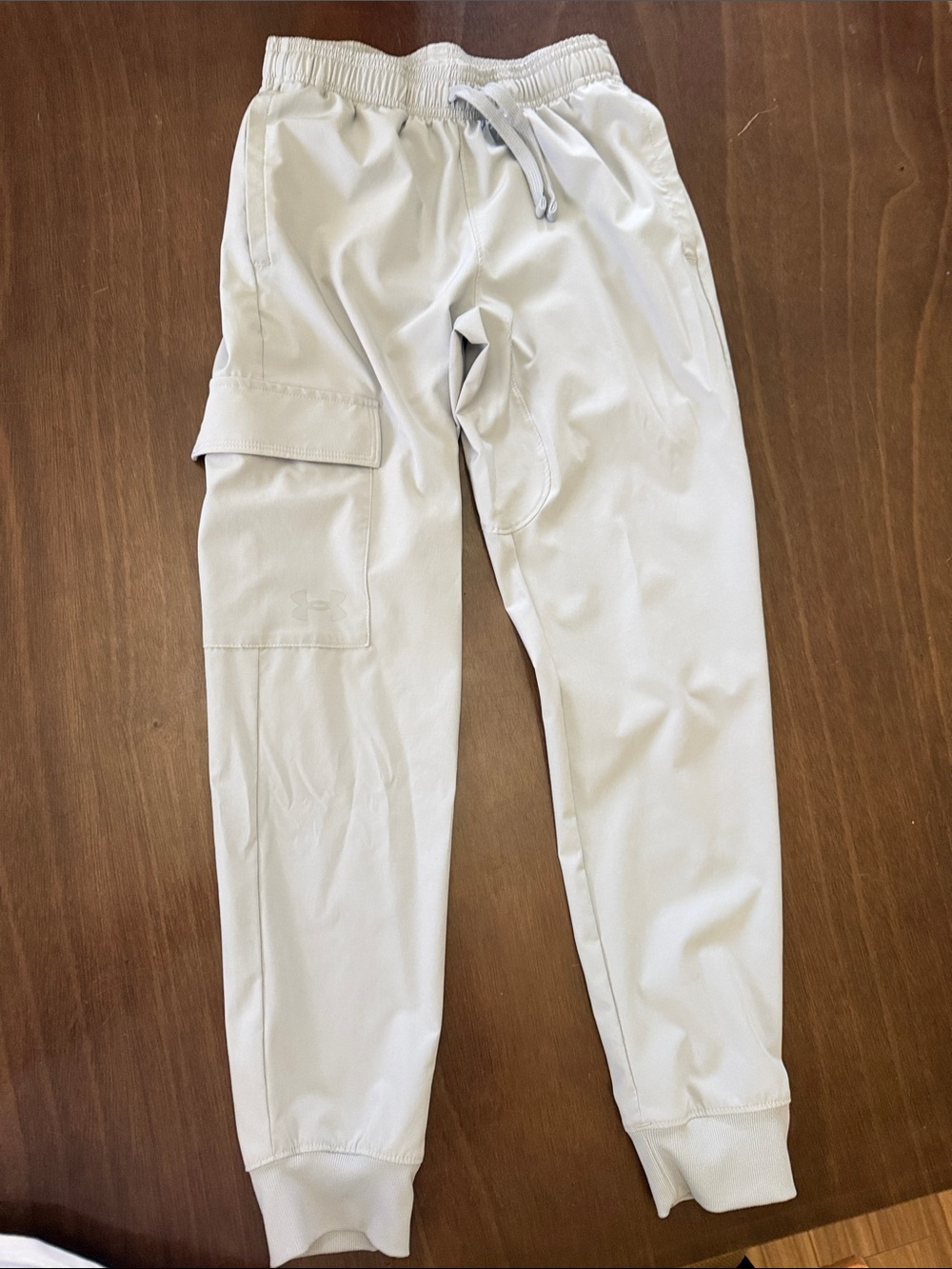 Under Armour Golf Light Gray Cargo Joggers - Elastic Waist. Boys JR Med. NWOT